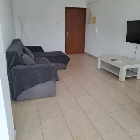 Sunny 2 Bedroom Near Everything Paphos