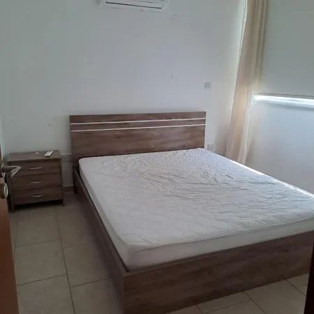 Sunny 2 Bedroom Near Everything Apartman *